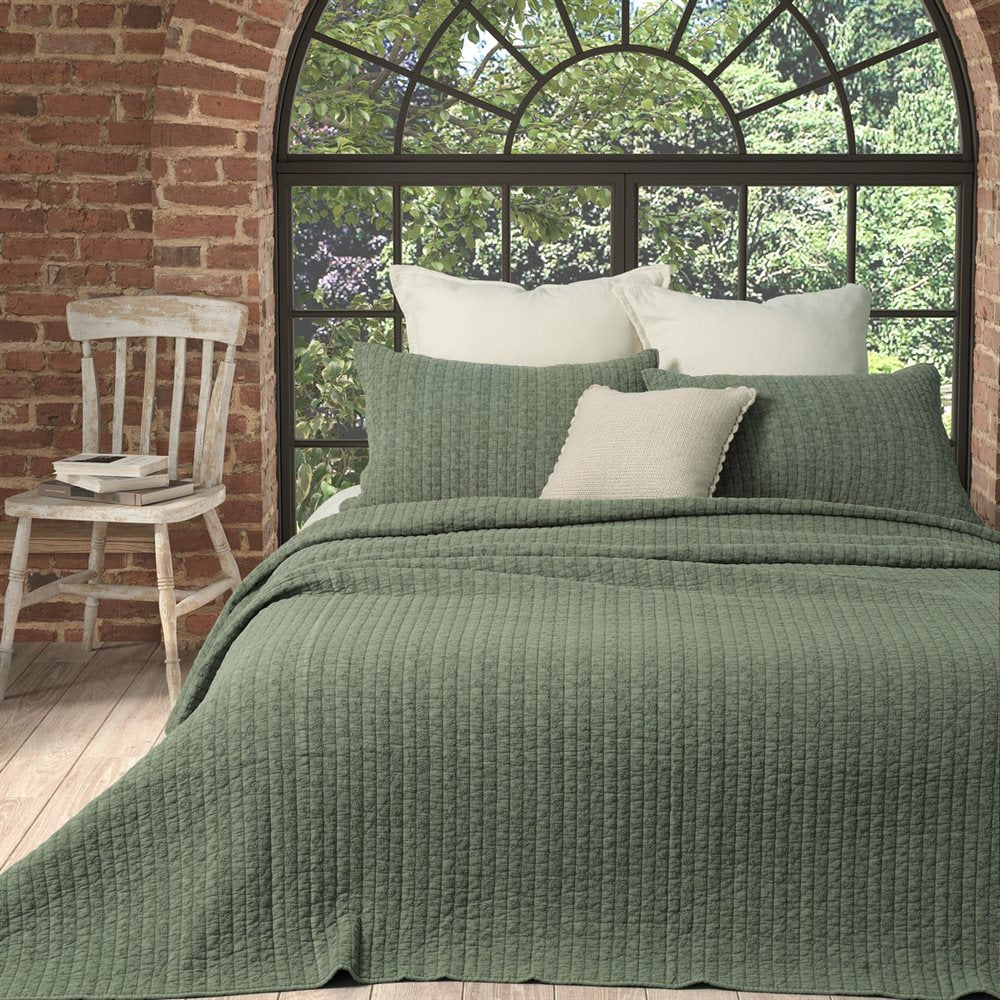 ESTELLE EMBROIDERED GREEN QUILT