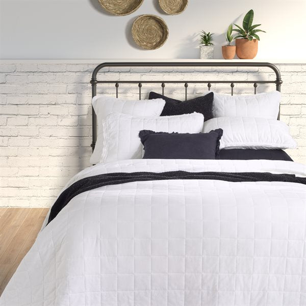 PENELOPE WHITE QUILTED LINEN COVERLET