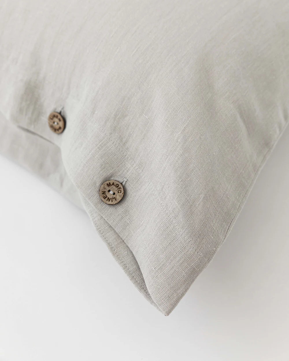 LINEN PILLOWCASE WITH BUTTONS IN NATURAL